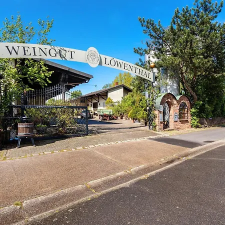 Weingut Loewenthal Daire Eschbach (Sudliche Weinstrasse)